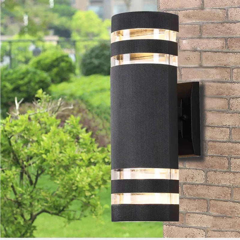 Outdoor dual head moisture-resistant wall light