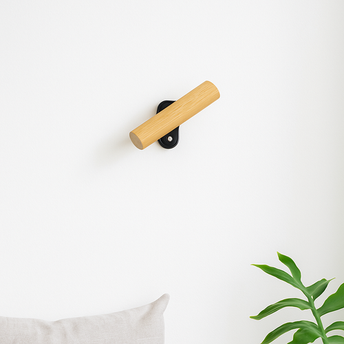 Minimalist rotating wooden wall light with LED switch - vue 5 sur 8