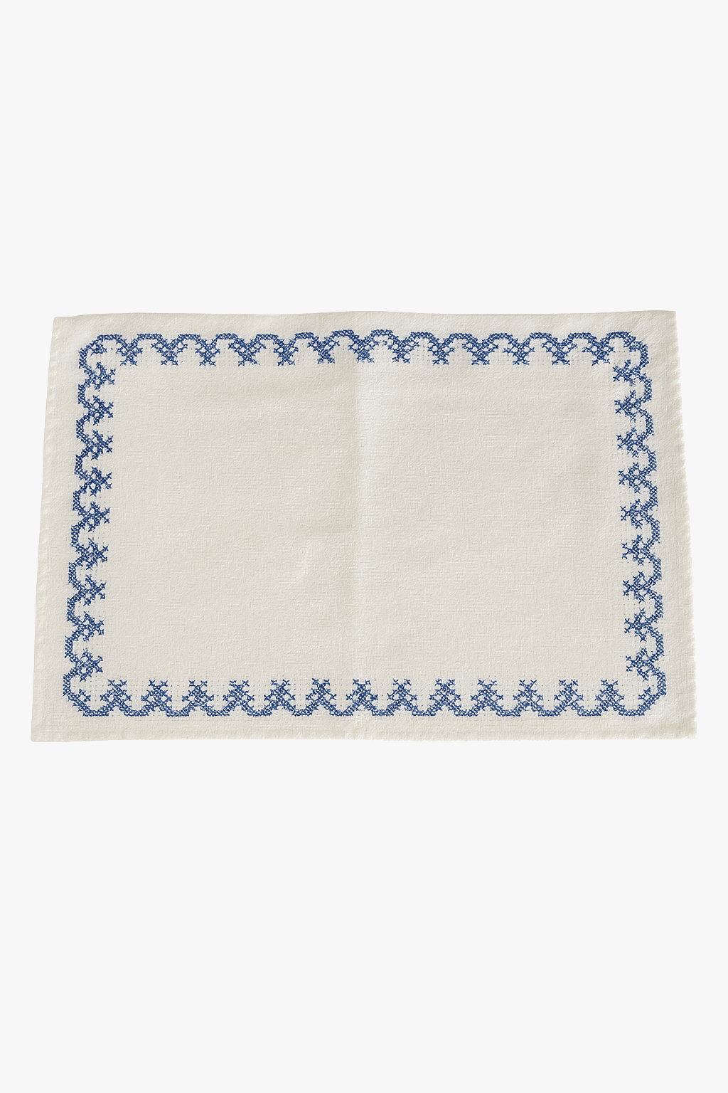 Embroidered cotton table mat with retro country lace style
