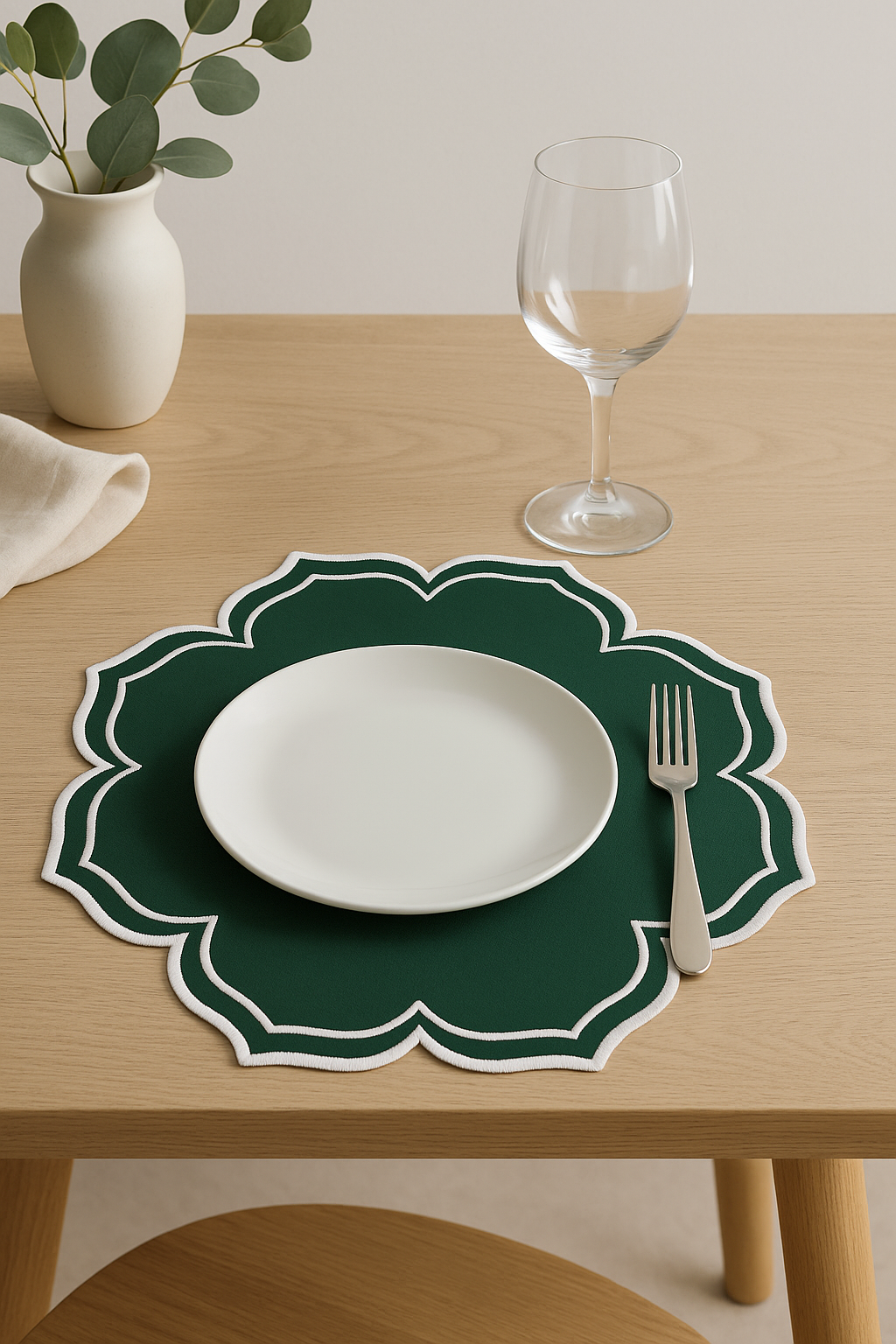 Embroidered cotton placemat vintage wavy edge