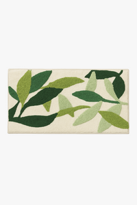 Soft non-slip microfibre bath mat with leaf pattern