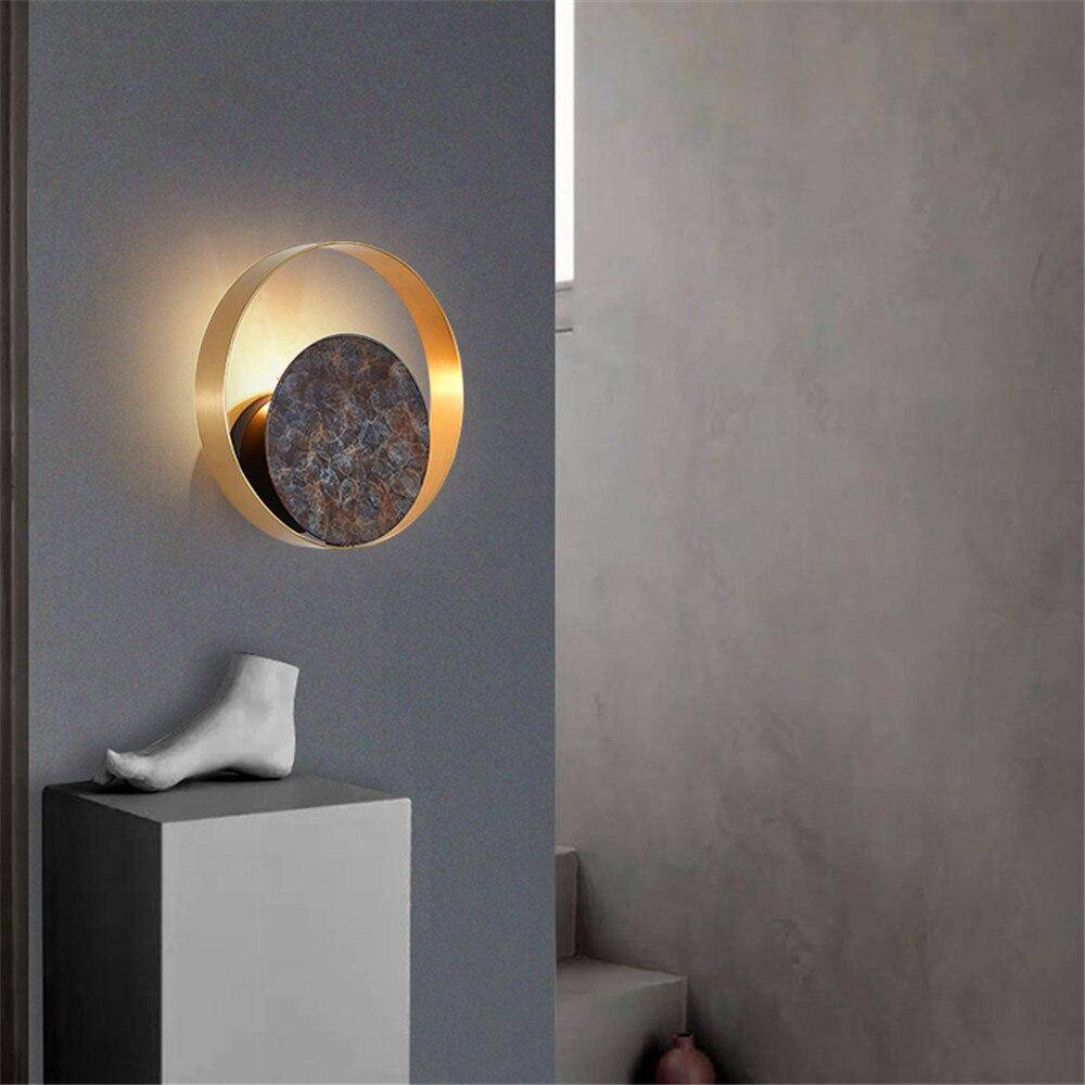 Modern LED wall light with luxury gold metal disc - vue 2 sur 8
