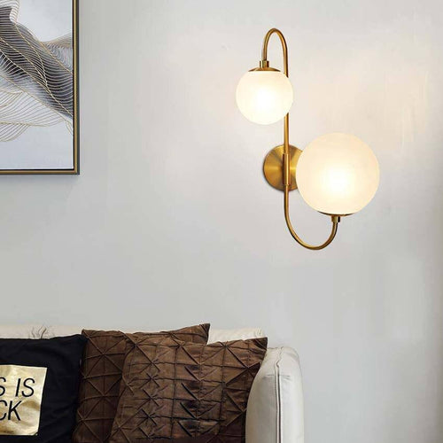 Modern LED wall light with double glass globe and gold base - vue 3 sur 7