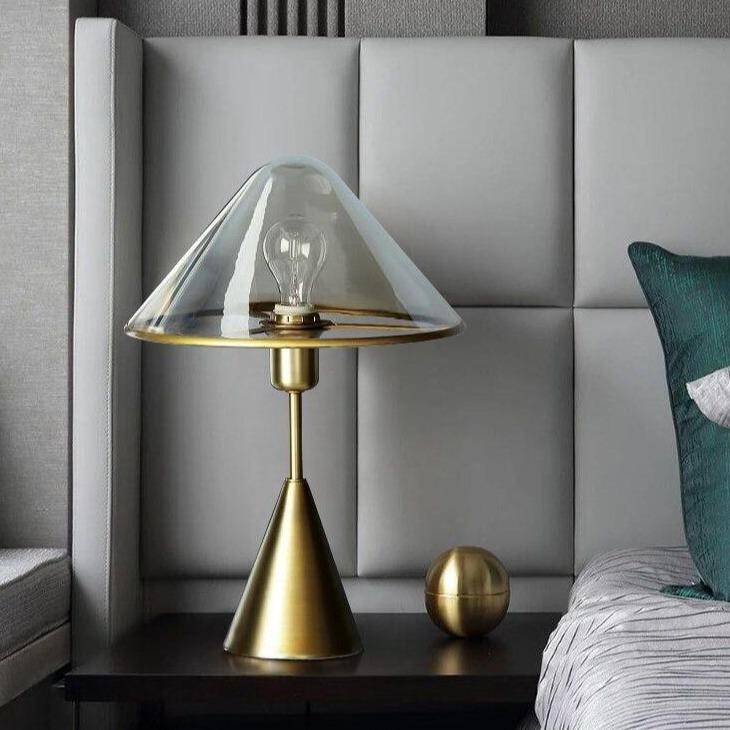 Design LED table lamp with gold metal conical base - vue 3 sur 9
