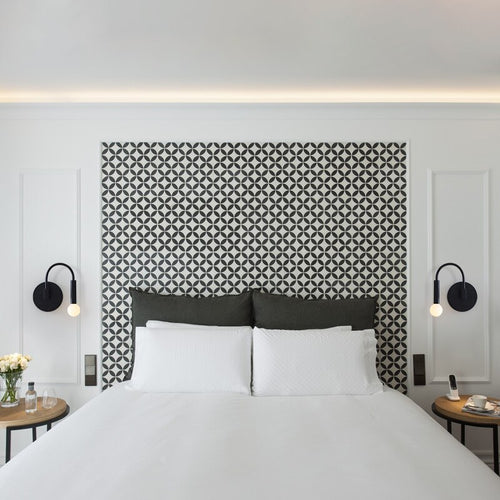 Modern metallic arc LED wall light Iraide - vue 8 sur 9