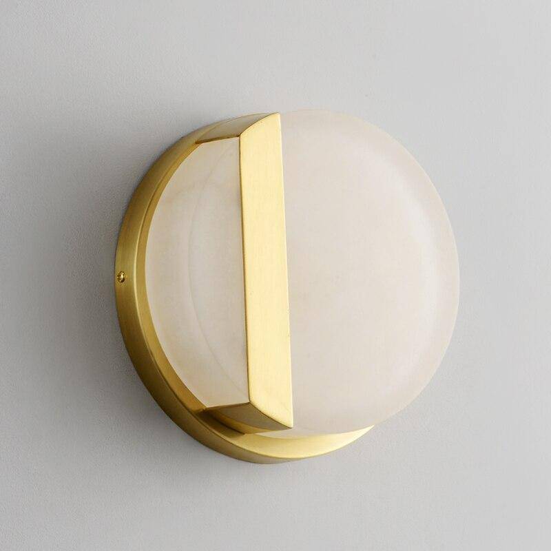 Curved gold metal and marble LED wall light - vue 6 sur 7