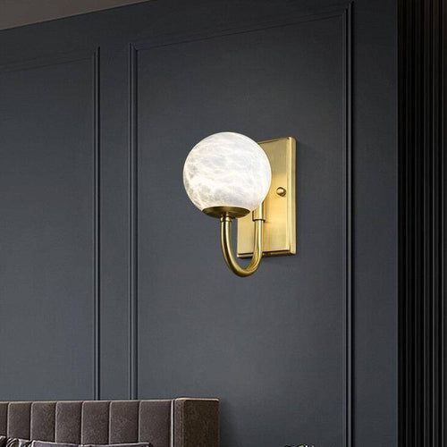 Design LED wall light with rounded gold stem and white globe luxury - vue 3 sur 6