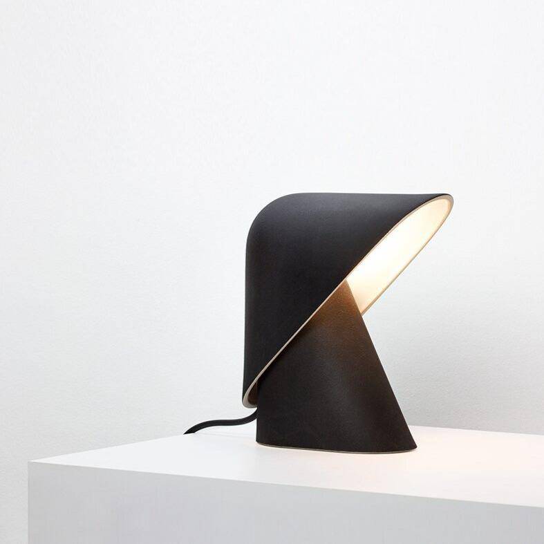 Designer LED table lamp with colorful triangular lampshade Luxury - vue 3 sur 8
