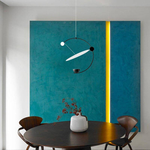 Contemporary LED pendant light with black arc and luminous globe - vue 4 sur 7