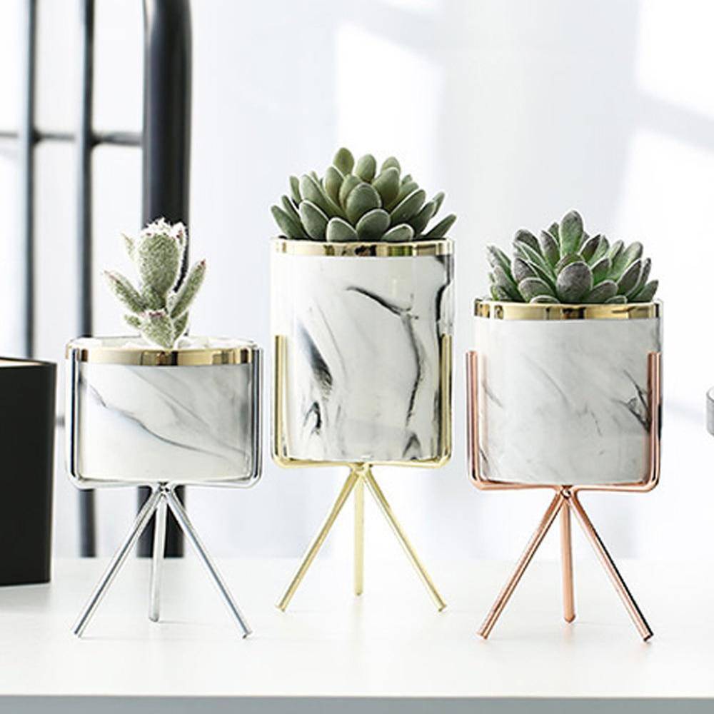 Designer marble vase with metal support Loli Déco - vue 3 sur 5