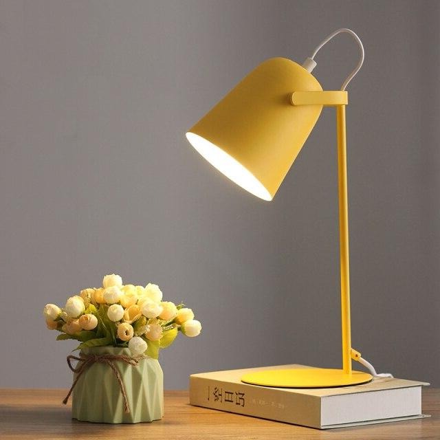 Modern desk lamp with colorful cylindrical lampshade Ullysa