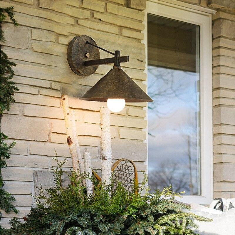 Courty industrial outdoor metal wall light