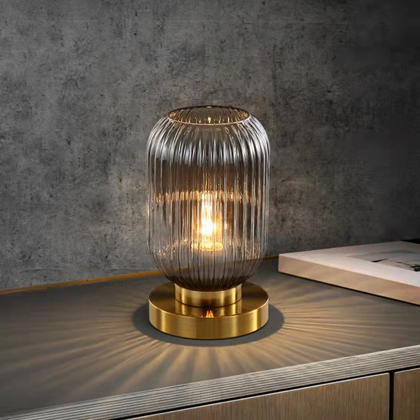 Cylindrical table lamp in coloured glass with gold base Quinn - vue 4 sur 13