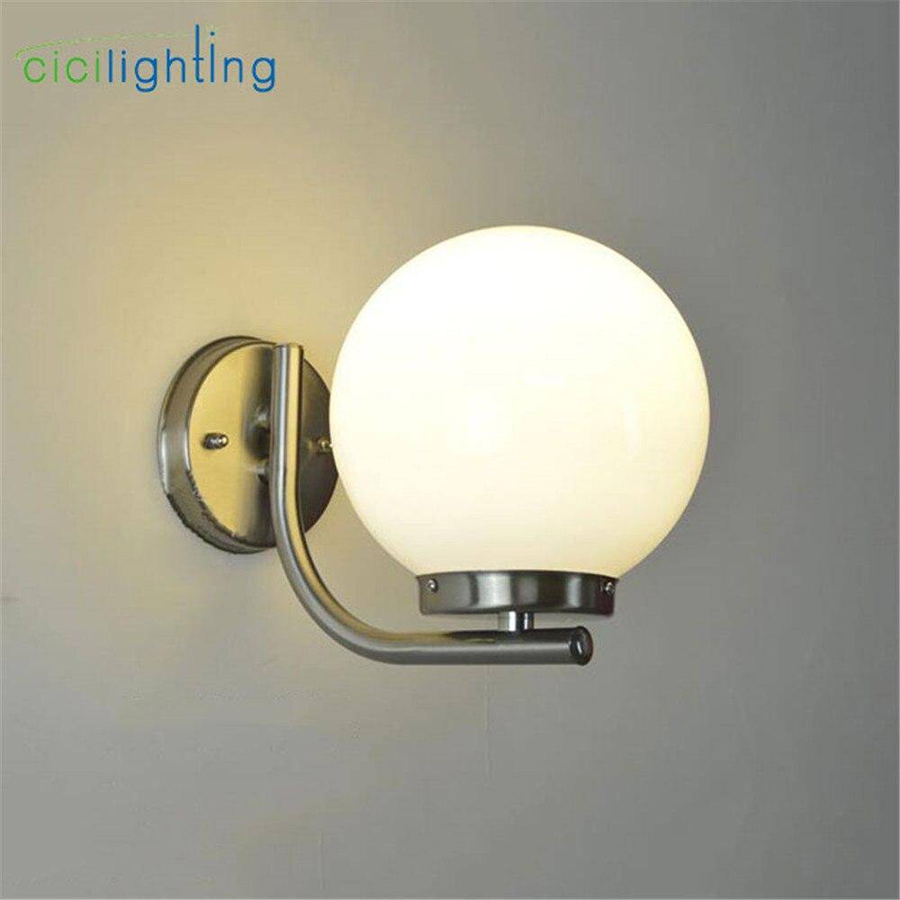 Silver wall light with glass ball - vue 2 sur 3