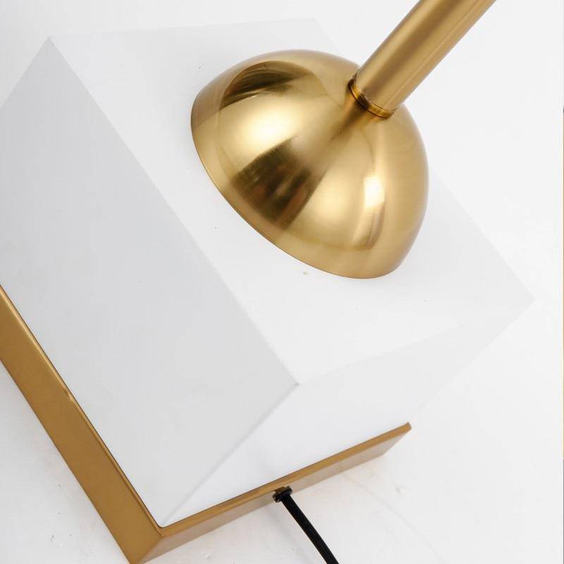 Gold metal LED floor lamp with spherical shade - vue 3 sur 5