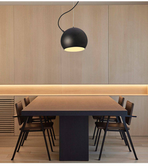 Solid black designer ball pendant light - vue 5 sur 6