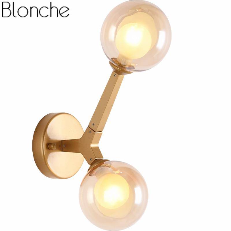 Modern gold wall sconce with glass globe - vue 3 sur 7